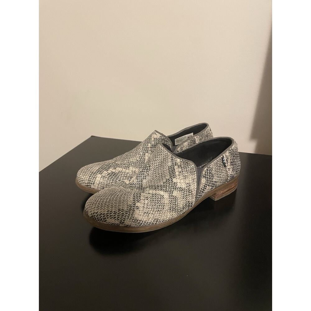 TOMS Shaye Low Ankle Bootie In Snakeskin Print Women's US Size 6.5
